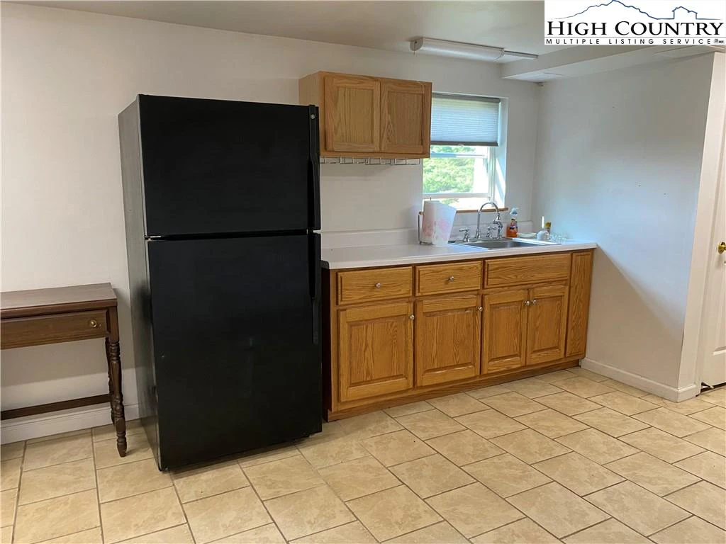 Image number 3 for the current listing