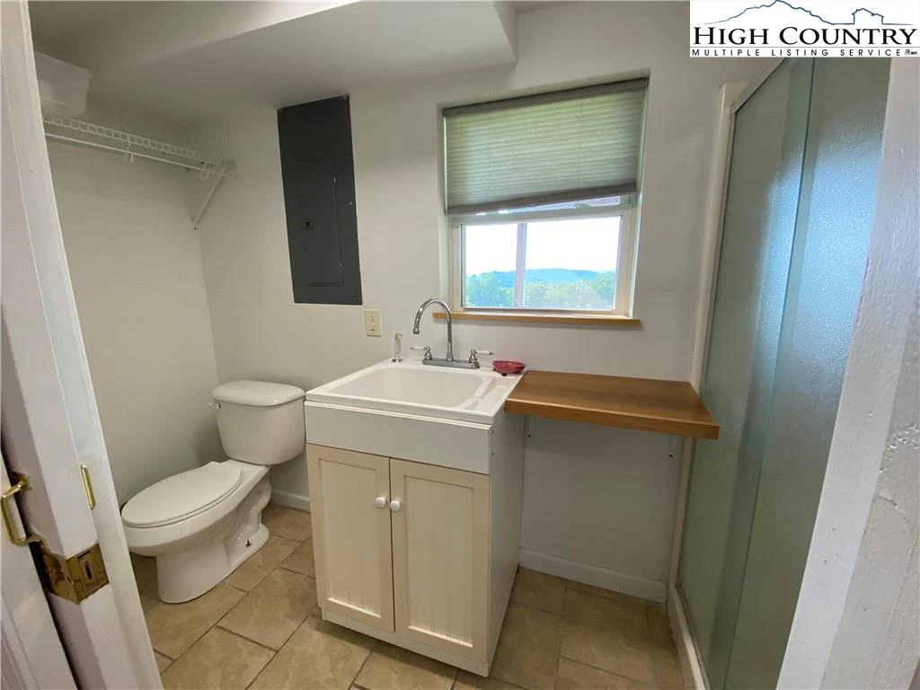 Image number 4 for the current listing