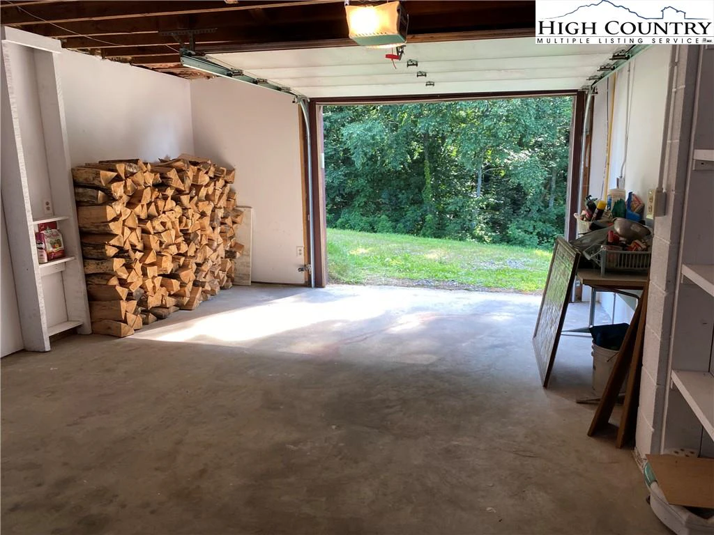 Image number 8 for the current listing