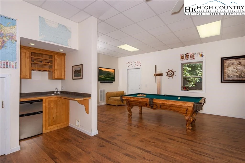Image number 9 for the current listing