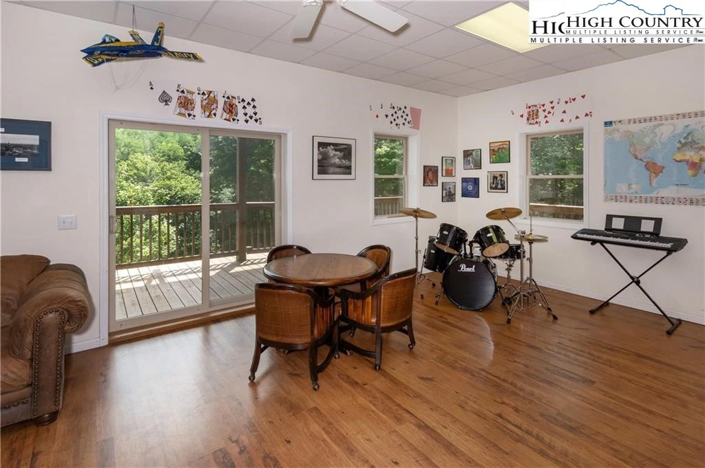 Image number 7 for the current listing