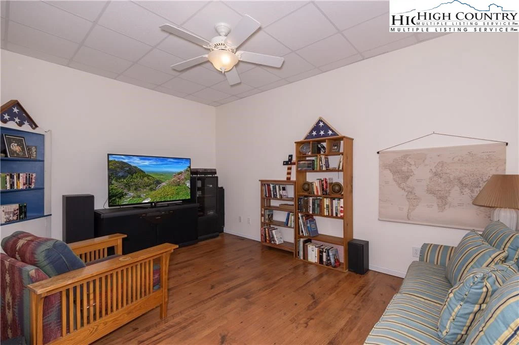 Image number 6 for the current listing