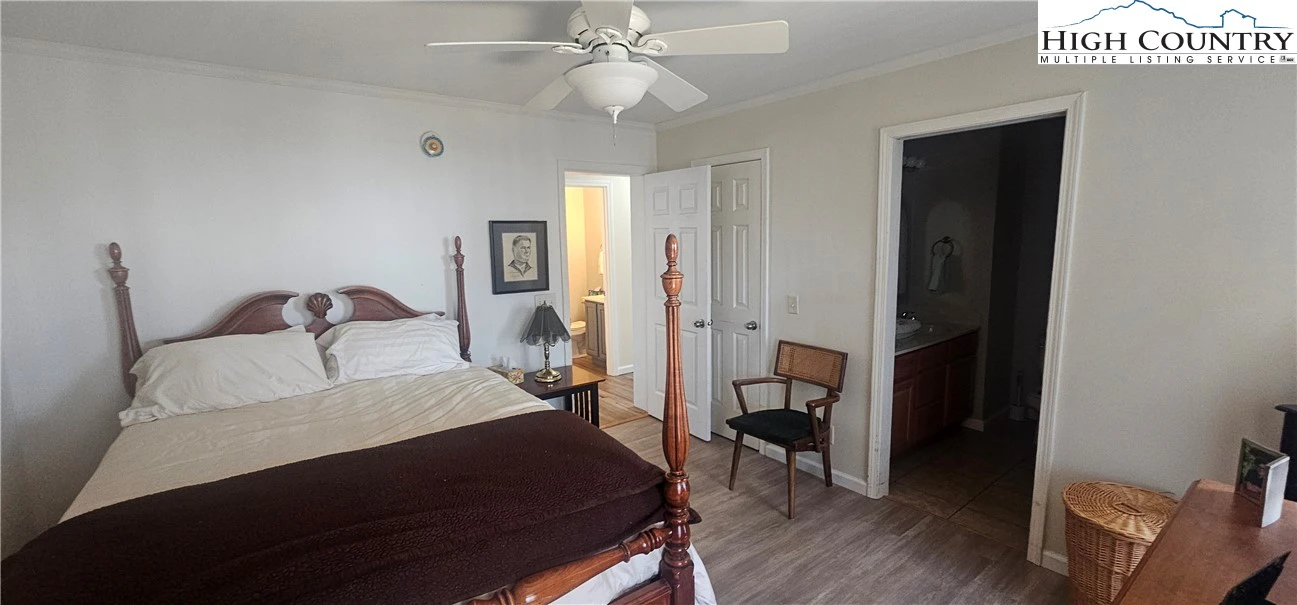 Image number 13 for the current listing