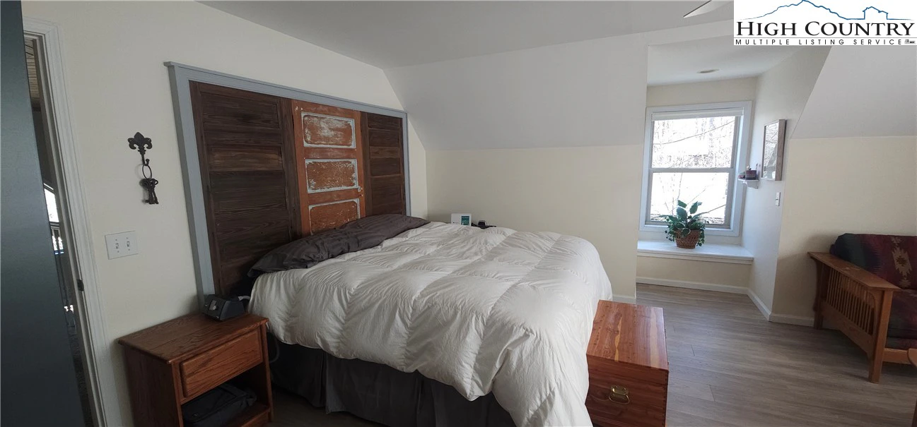 Image number 2 for the current listing