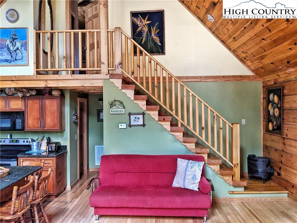 Image number 18 for the current listing