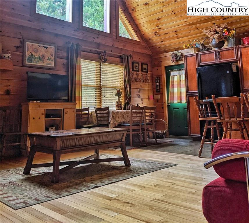 Image number 2 for the current listing