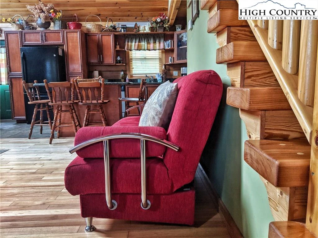 Image number 17 for the current listing