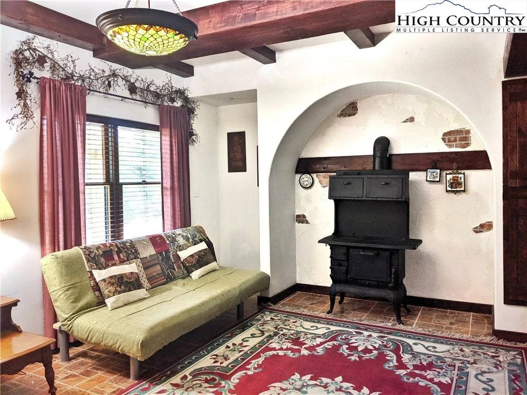 Image number 11 for the current listing