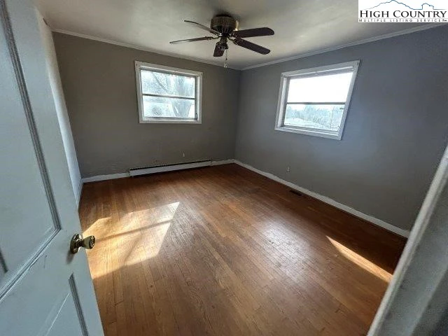Image number 14 for the current listing