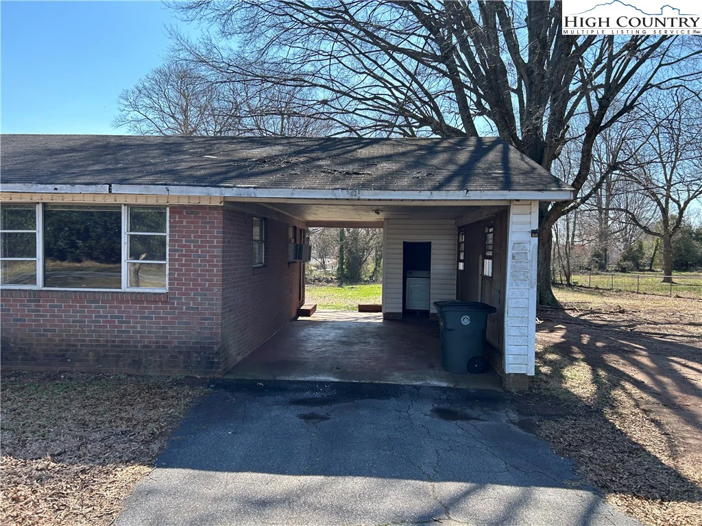 Image number 8 for the current listing