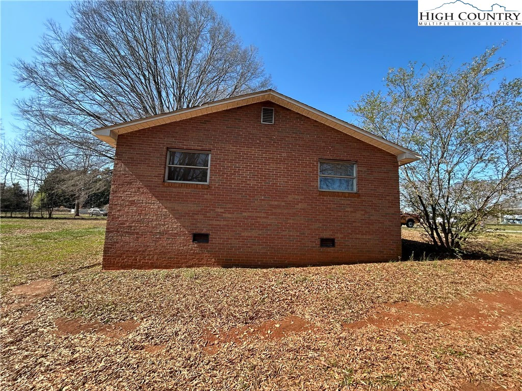 Image number 4 for the current listing