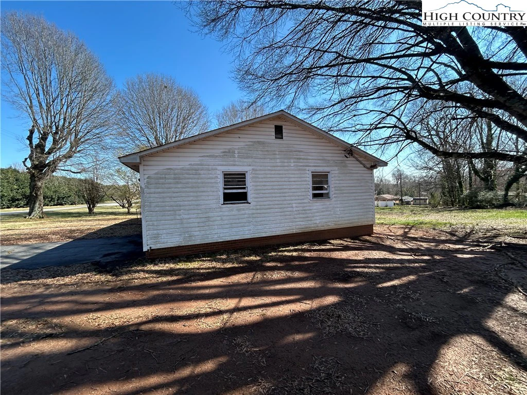 Image number 3 for the current listing