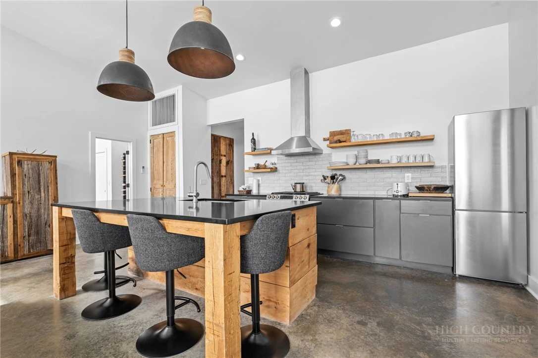 Image number 4 for the current listing