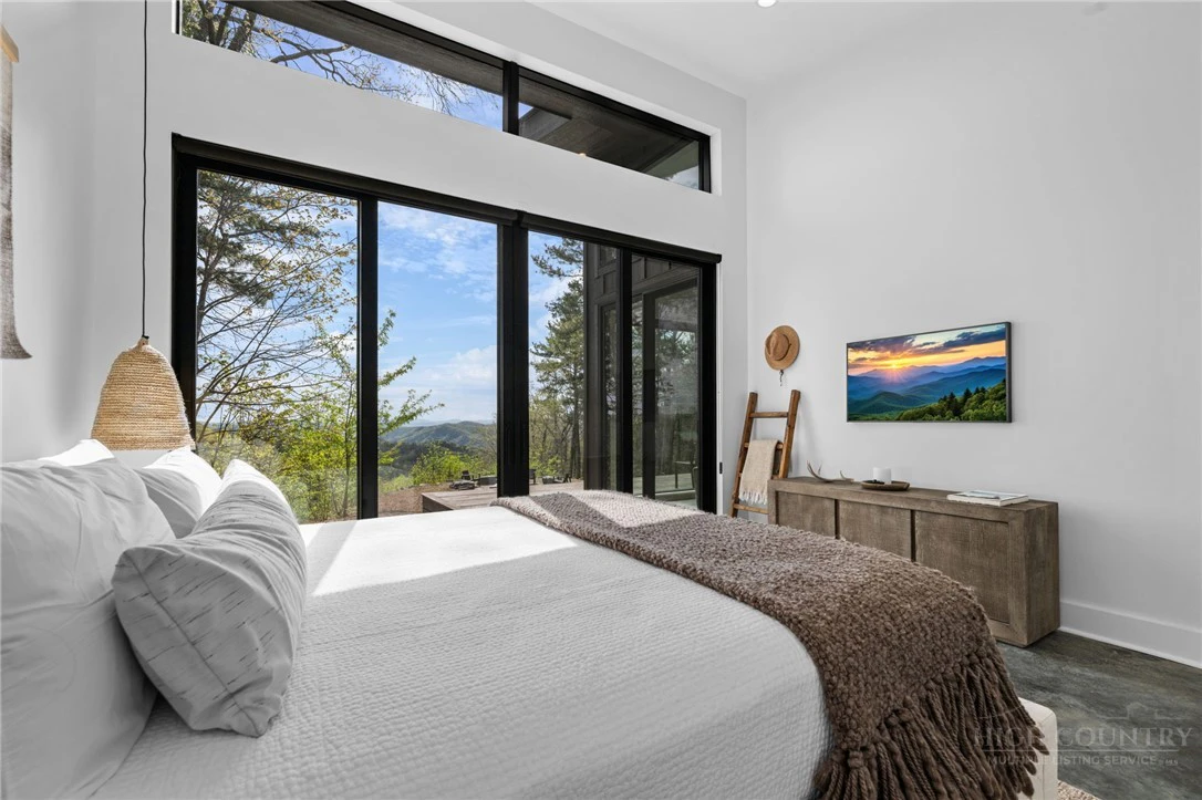 Image number 8 for the current listing