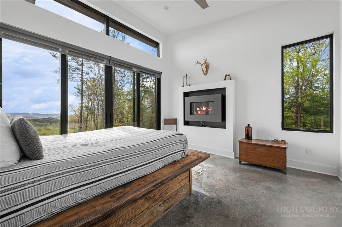 Image number 11 for the current listing