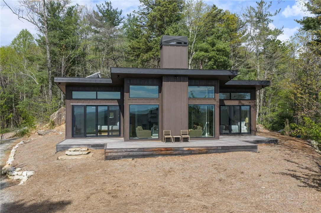 Image number 1 for the current listing