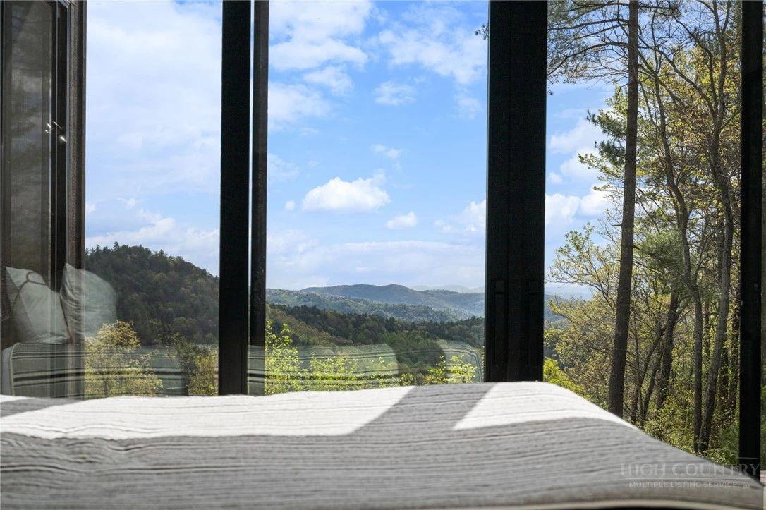 Image number 15 for the current listing