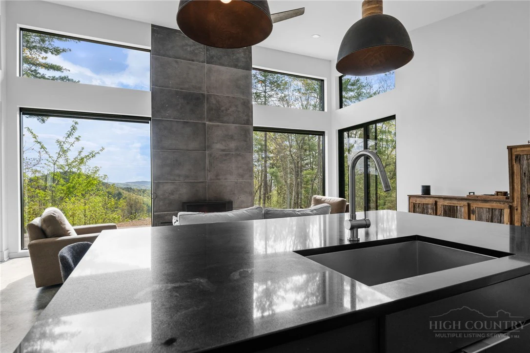 Image number 3 for the current listing
