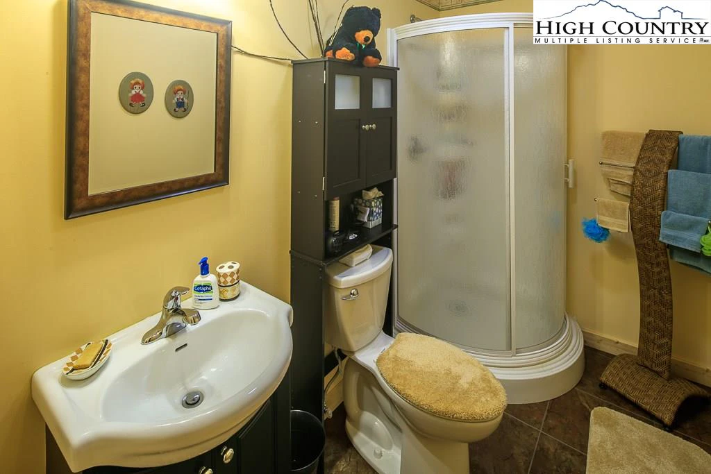 Image number 2 for the current listing