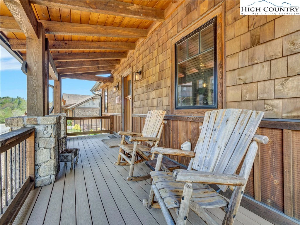 Image number 19 for the current listing