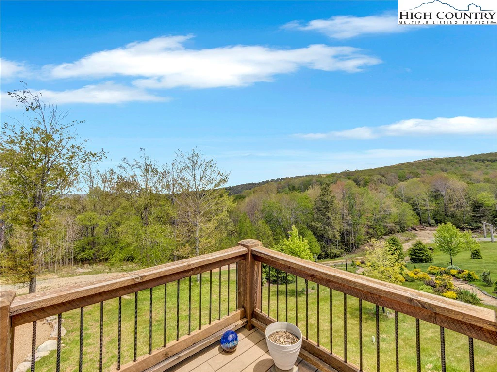 Image number 15 for the current listing