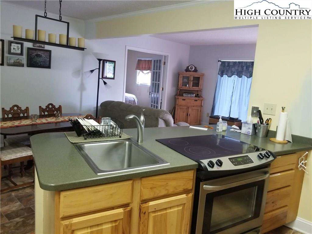 Image number 5 for the current listing