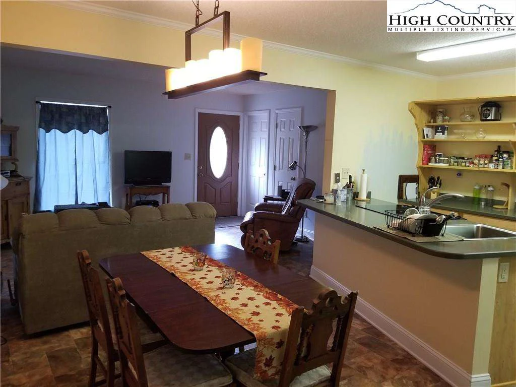 Image number 6 for the current listing