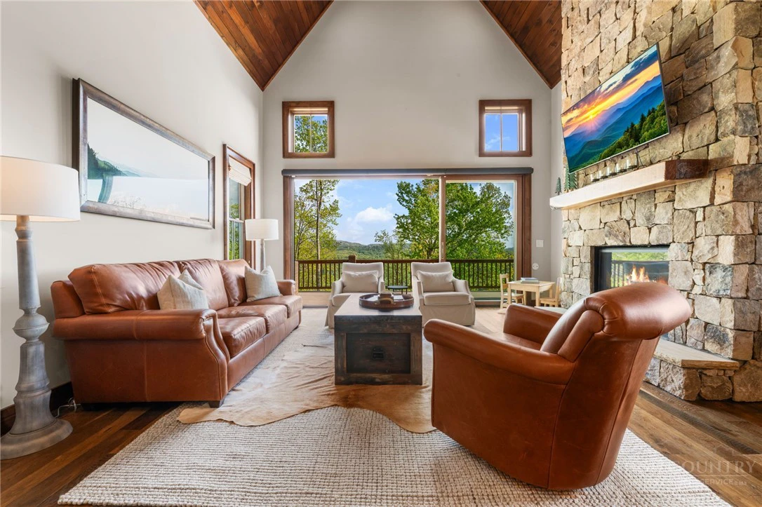 Image number 13 for the current listing