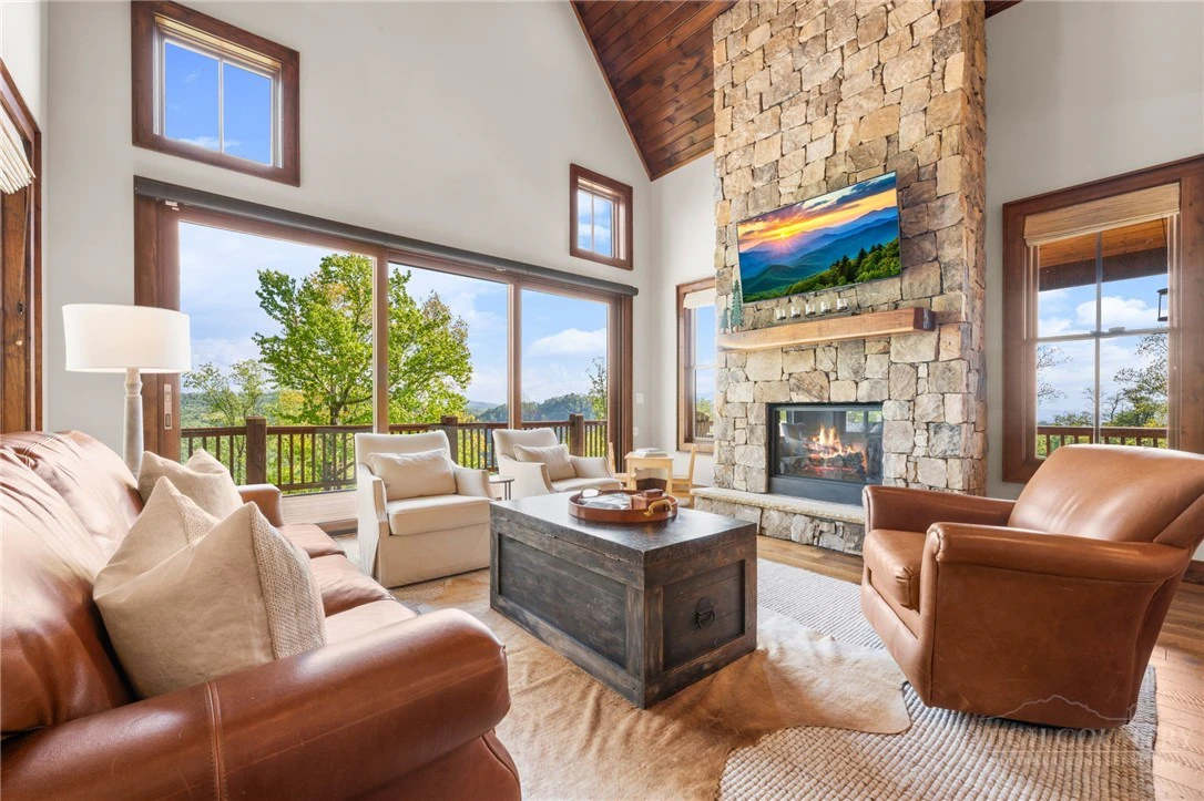 Image number 14 for the current listing