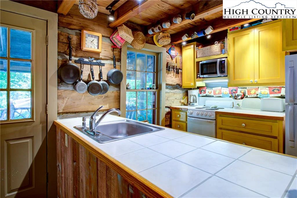 Image number 3 for the current listing