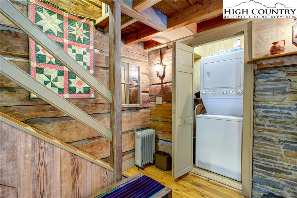 Image number 8 for the current listing