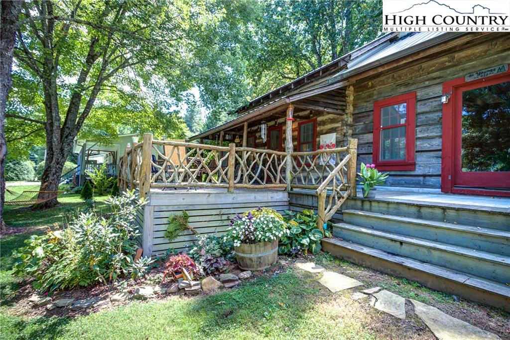 Image number 13 for the current listing