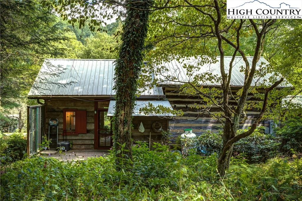 Image number 15 for the current listing