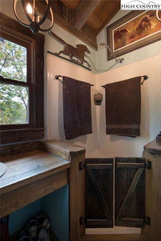 Image number 5 for the current listing