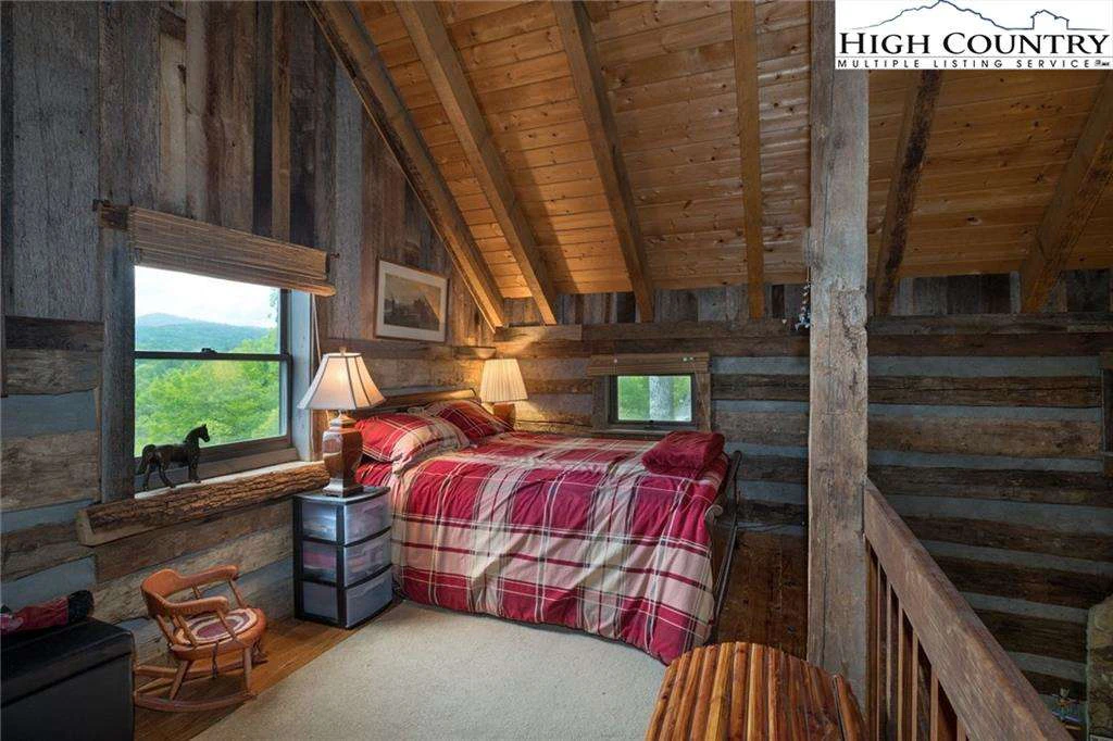 Image number 4 for the current listing