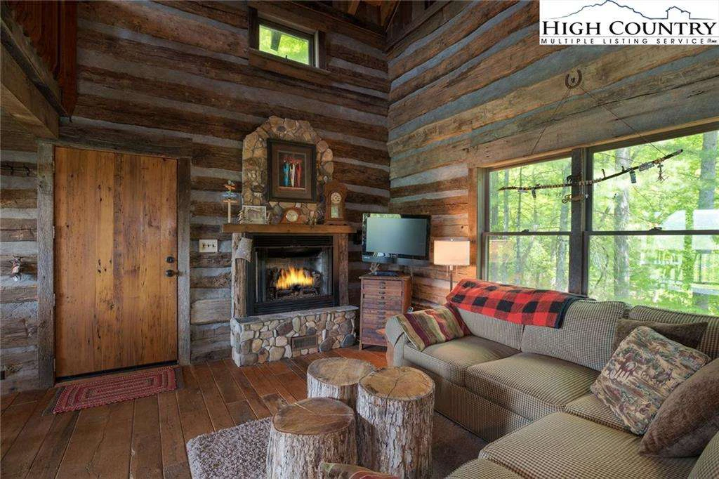 Image number 13 for the current listing