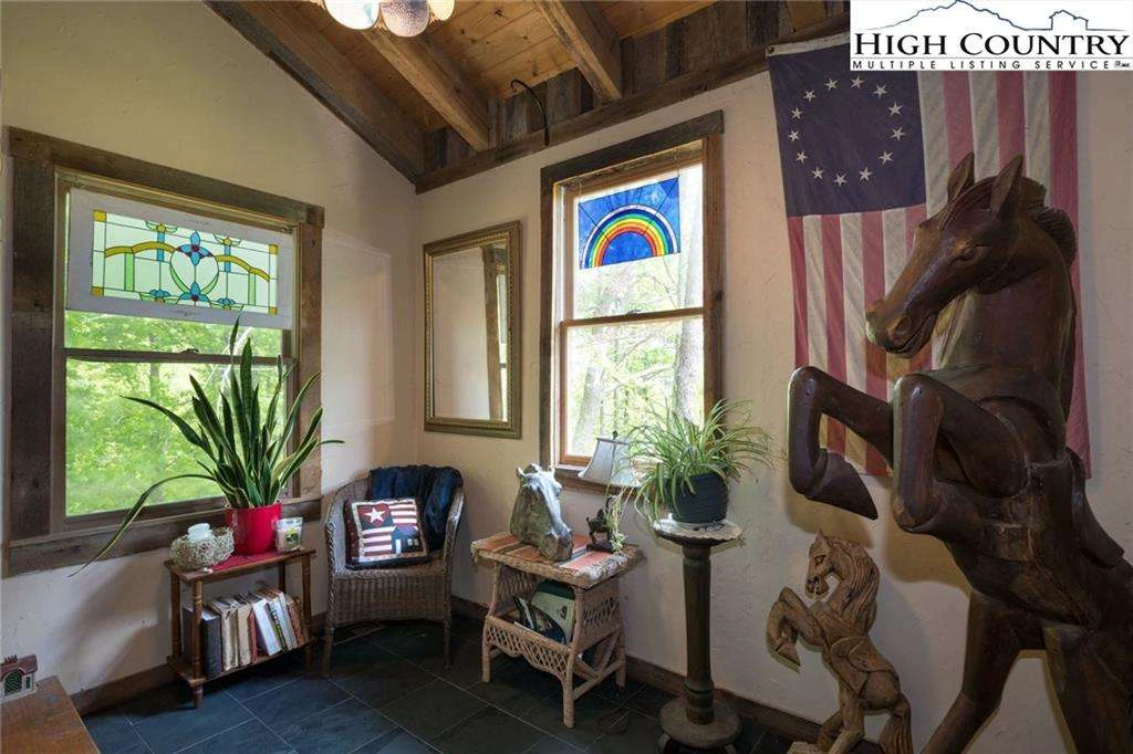 Image number 12 for the current listing