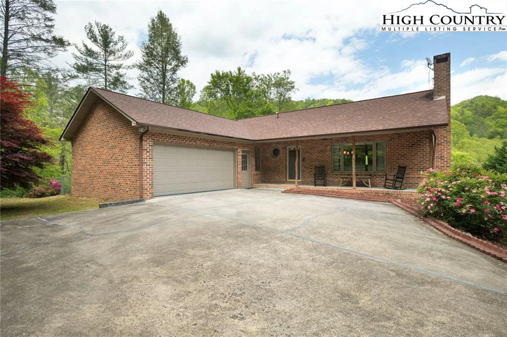 Image number 1 for the current listing