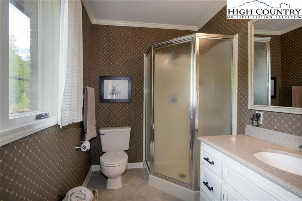 Image number 2 for the current listing