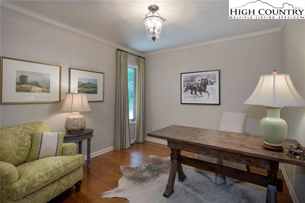 Image number 11 for the current listing