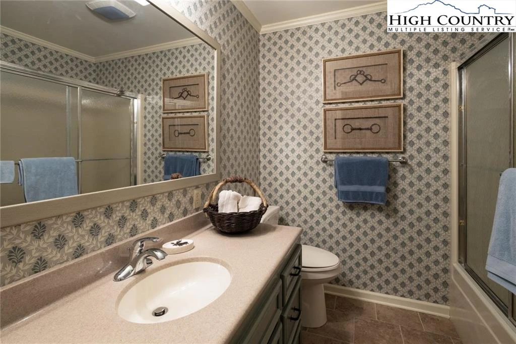 Image number 7 for the current listing