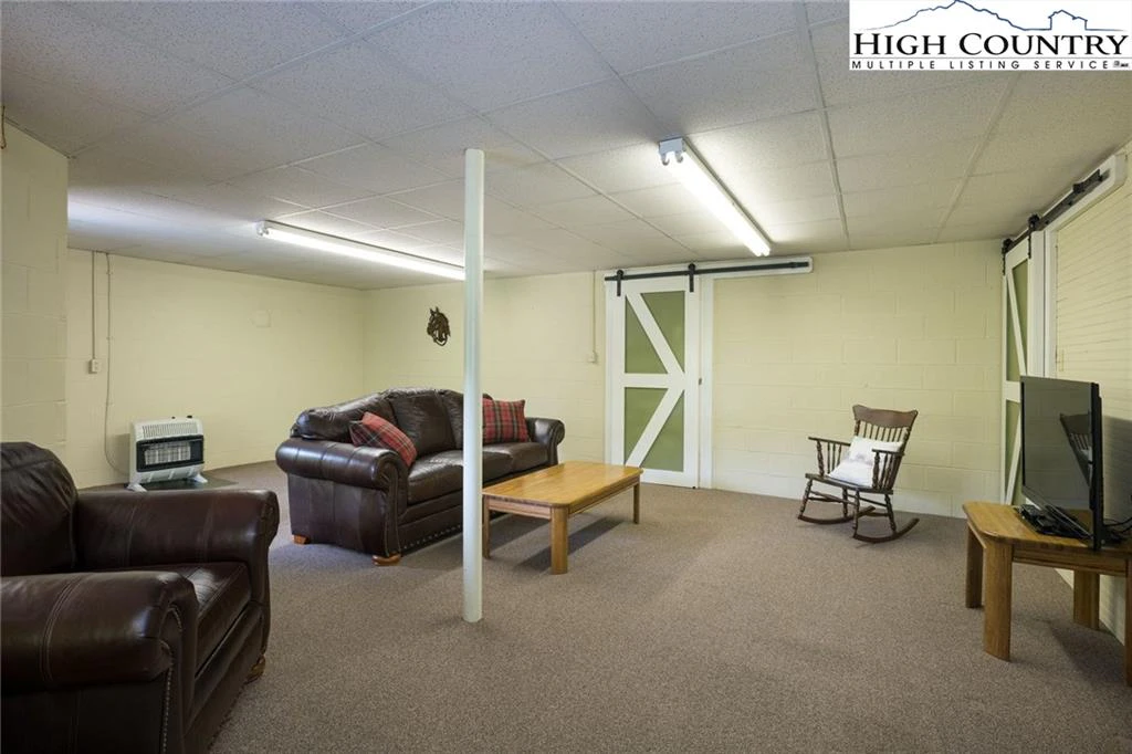 Image number 6 for the current listing
