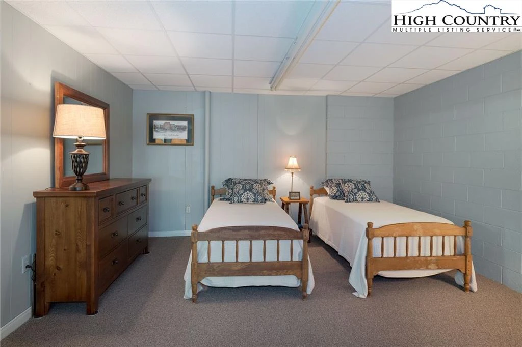 Image number 3 for the current listing