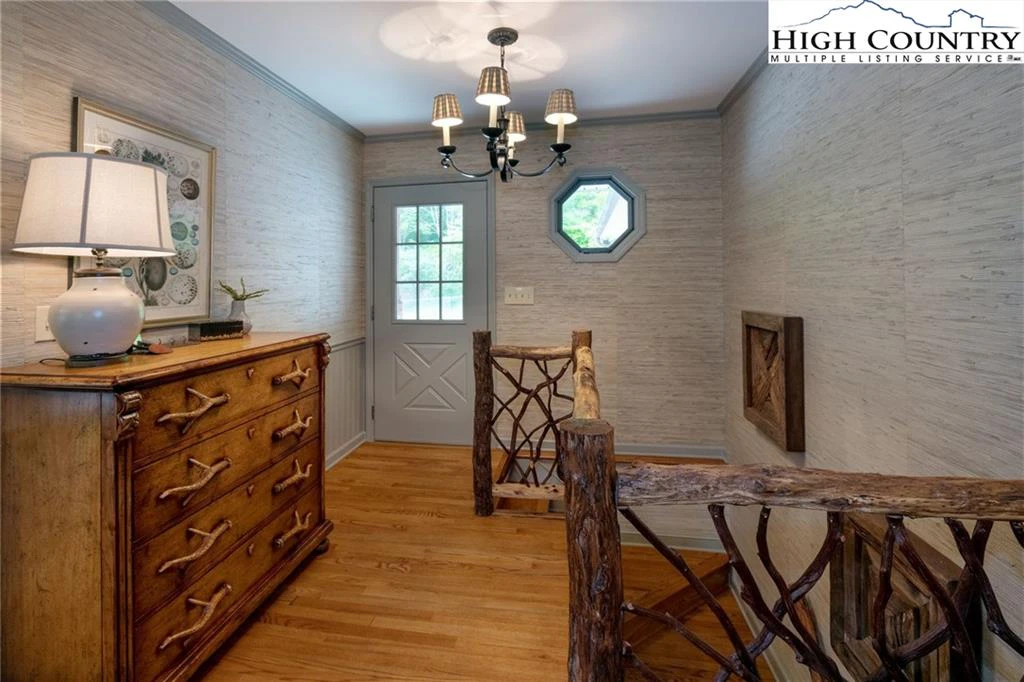 Image number 14 for the current listing