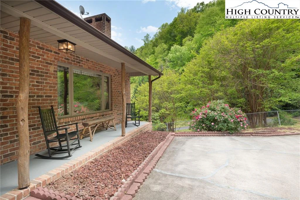 Image number 13 for the current listing