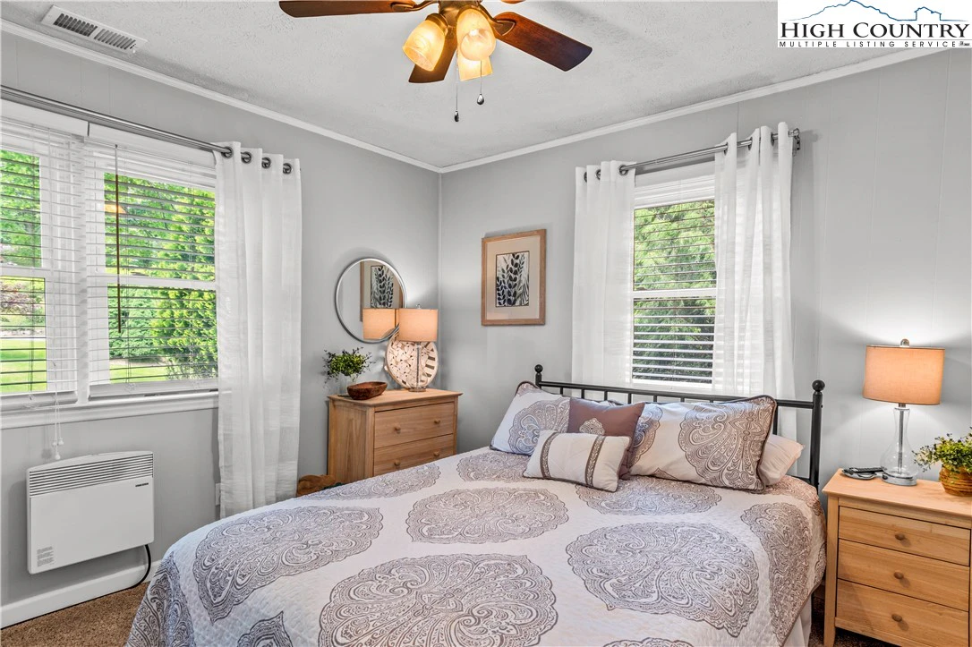 Image number 3 for the current listing