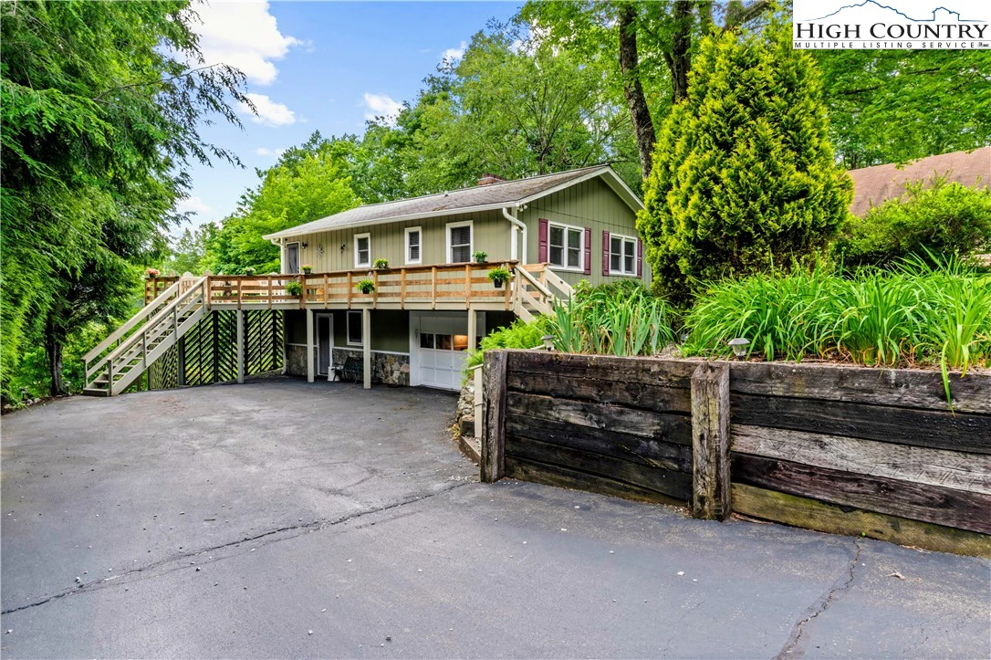 Image number 31 for the current listing