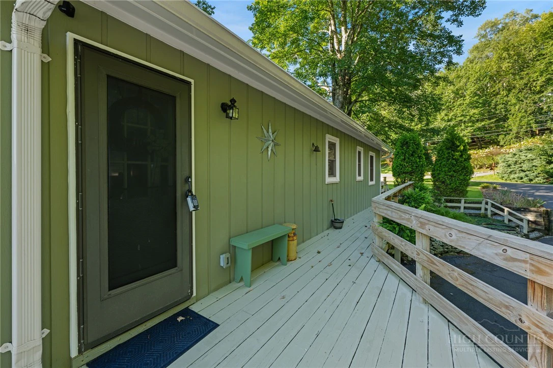 Image number 9 for the current listing