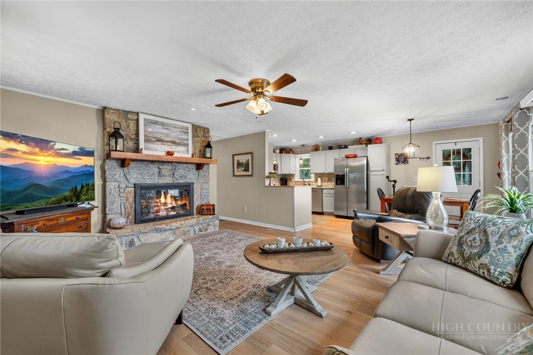 Image number 10 for the current listing