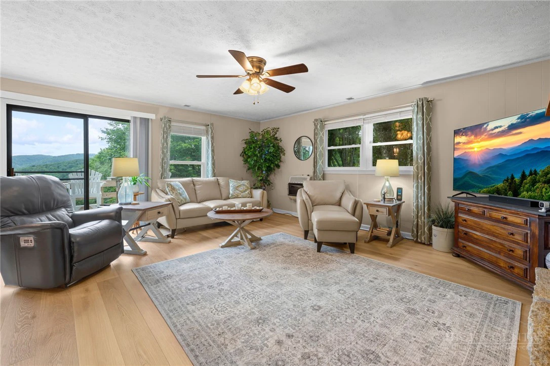 Image number 12 for the current listing